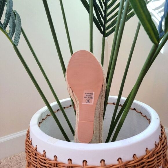 Brand New Espadrille Wedges Size 9 - Picture 4 of 5